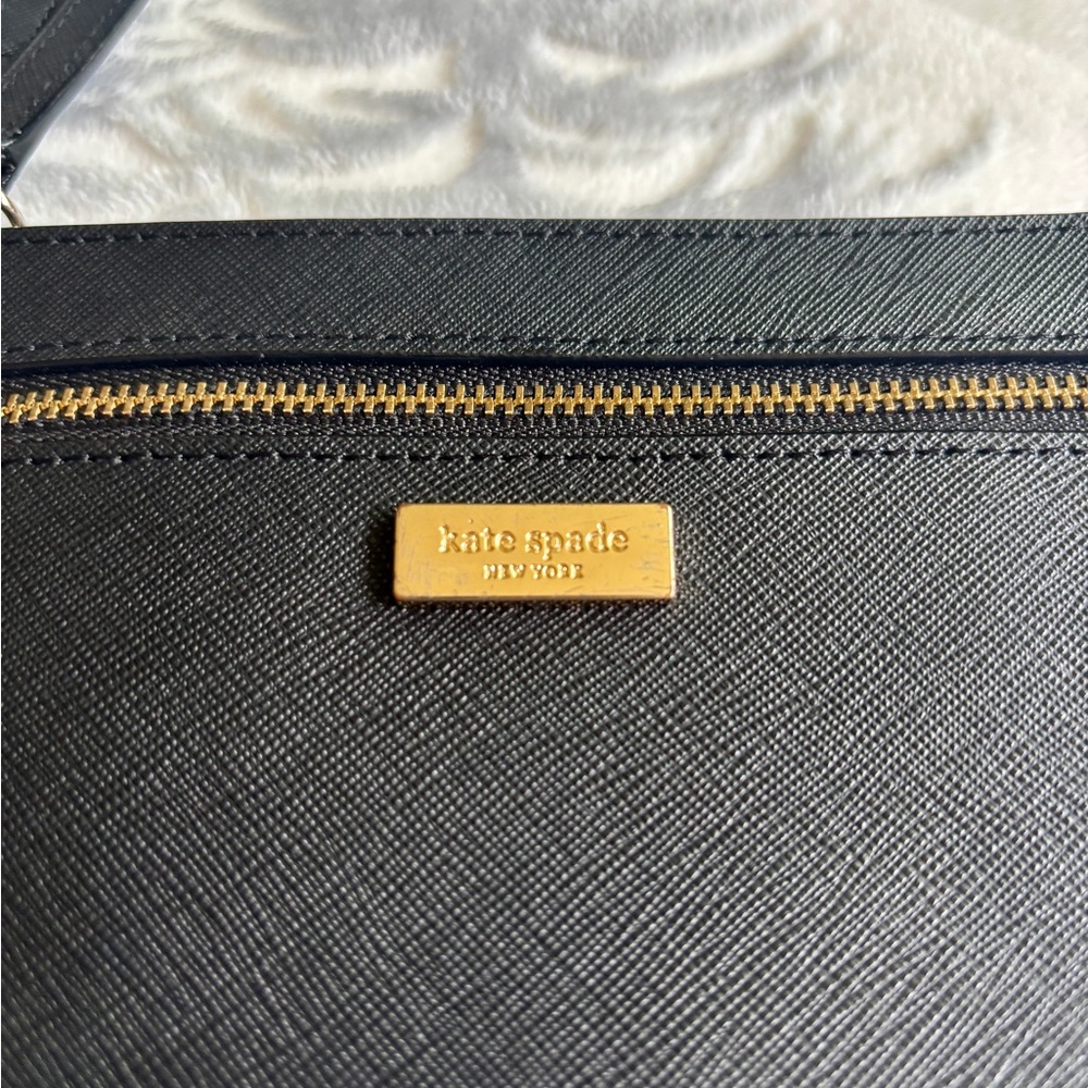Kate Spade Black Tinie Laurel Way wristlet. - Picture 2 of 3